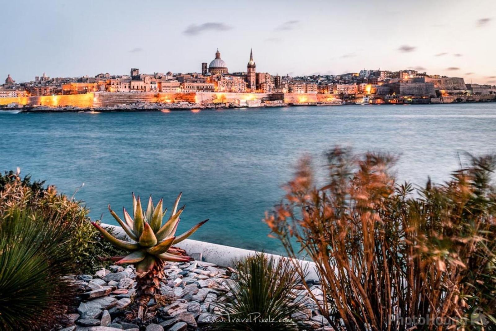 Exceptional 3-Bedroom Apartment, Sliema - Tigne Point! Exteriér fotografie