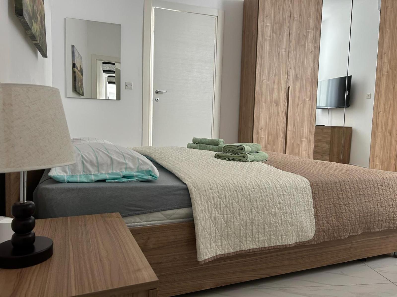 Exceptional 3-Bedroom Apartment, Sliema - Tigne Point! Exteriér fotografie