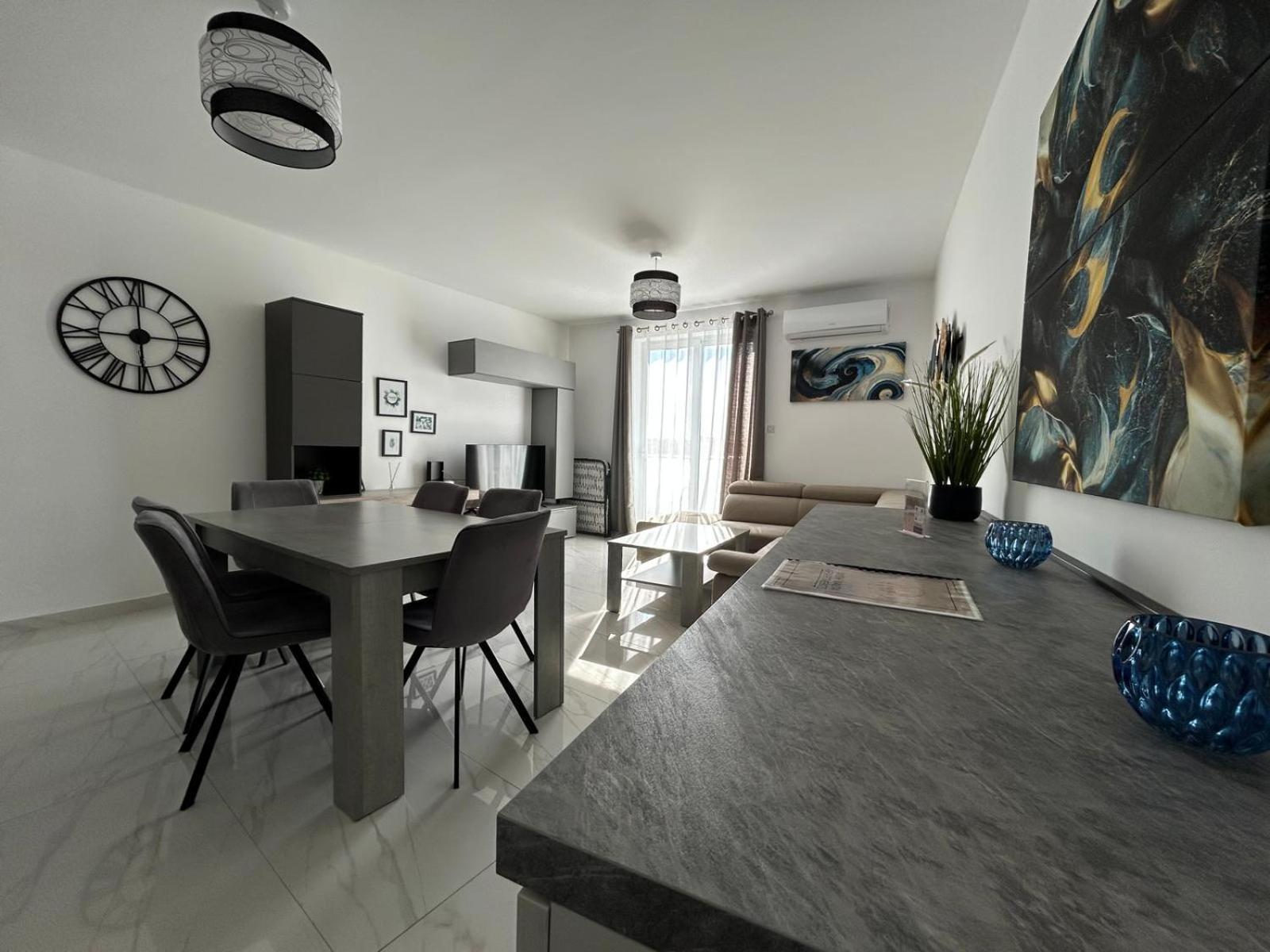 Exceptional 3-Bedroom Apartment, Sliema - Tigne Point! Exteriér fotografie