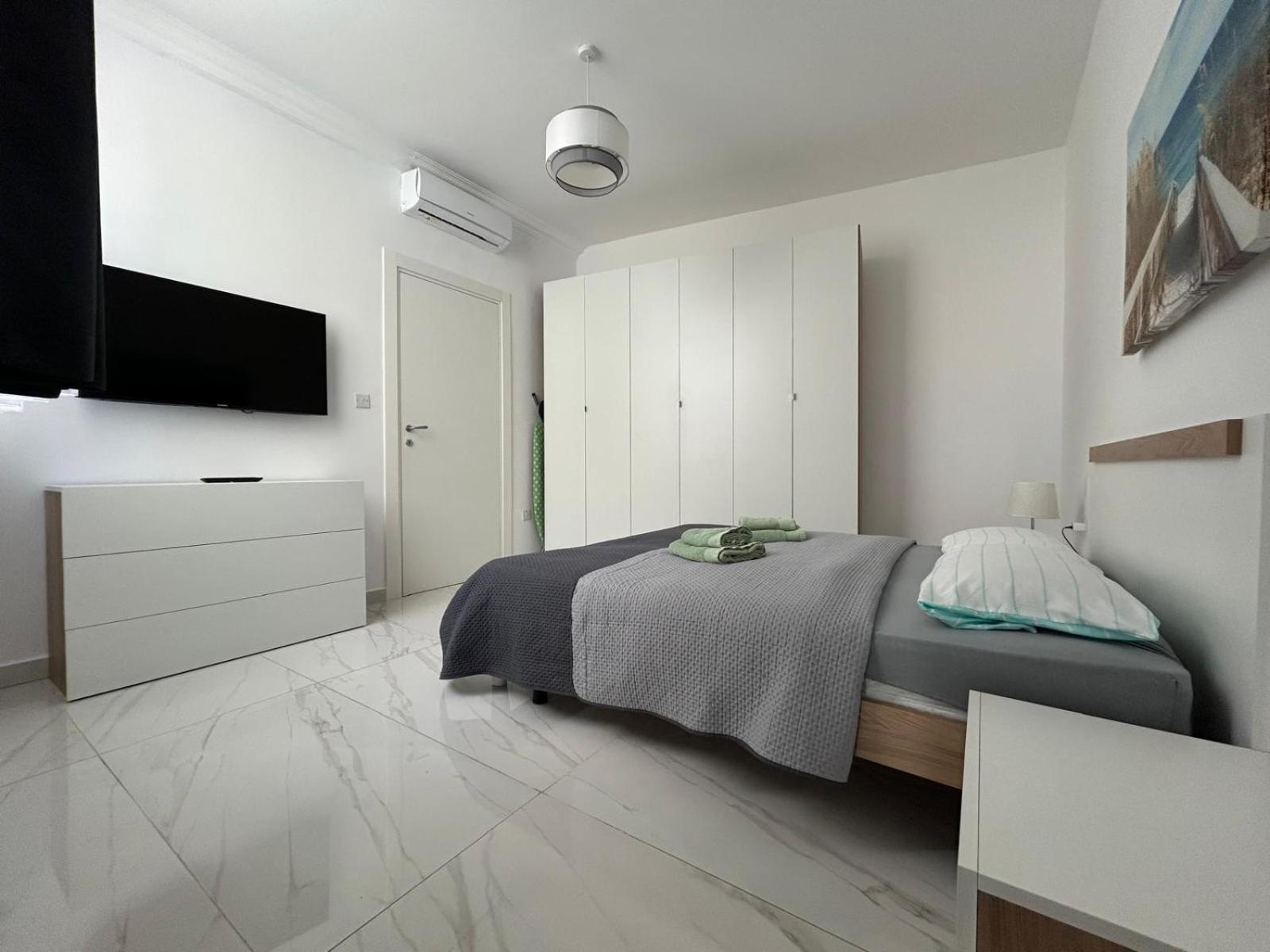 Exceptional 3-Bedroom Apartment, Sliema - Tigne Point! Exteriér fotografie