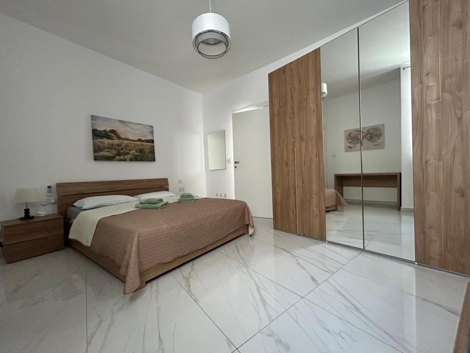 Exceptional 3-Bedroom Apartment, Sliema - Tigne Point! Exteriér fotografie